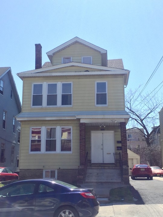 156 Mapes Ave in Newark, NJ - Building Photo