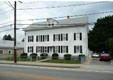 1076 Main St in West Warwick, RI - Building Photo