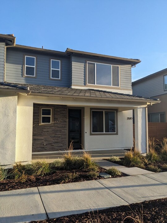 2520 Cyan Dr in Fairfield, CA - Building Photo