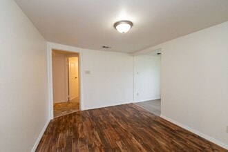 6950 Lark Haven Ln in San Antonio, TX - Foto de edificio - Building Photo