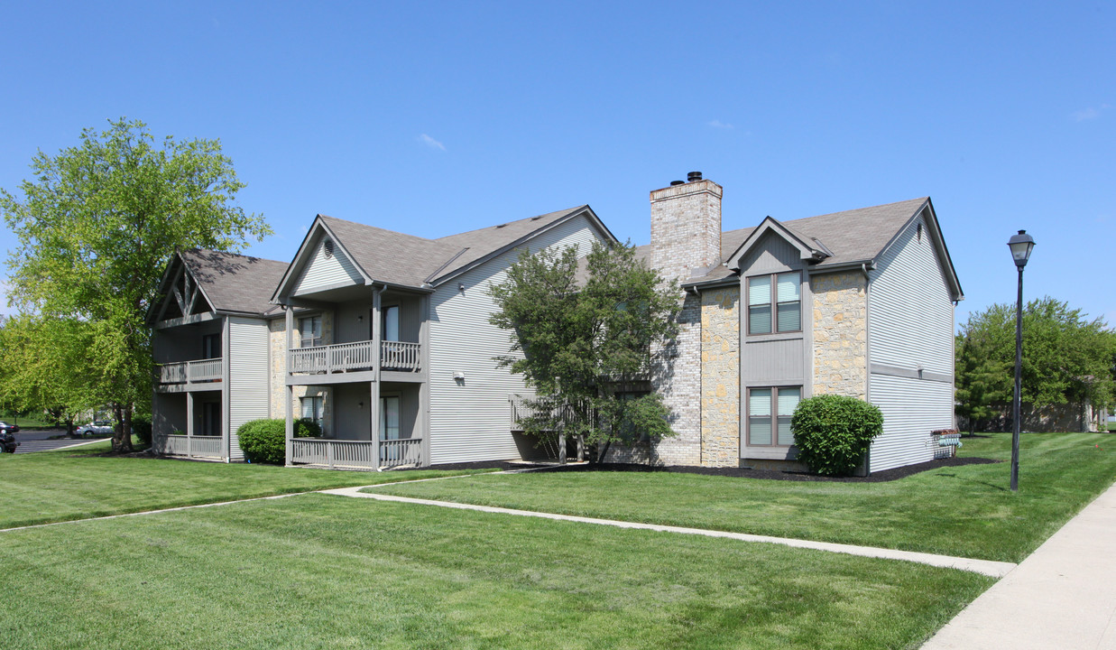 Greystone Manor in Columbus, OH - Building Photo