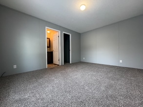 140 Humphrey Dr in Oxford, MI - Building Photo - Building Photo