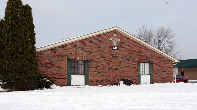 742 Loews Blvd in Greenwood, IN - Foto de edificio - Building Photo