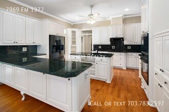 4442 FM1377 in Blue Ridge, TX - Foto de edificio - Building Photo