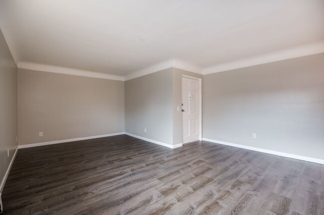 Pearl Street Apartments in Cincinnati, OH - Building Photo - Interior Photo