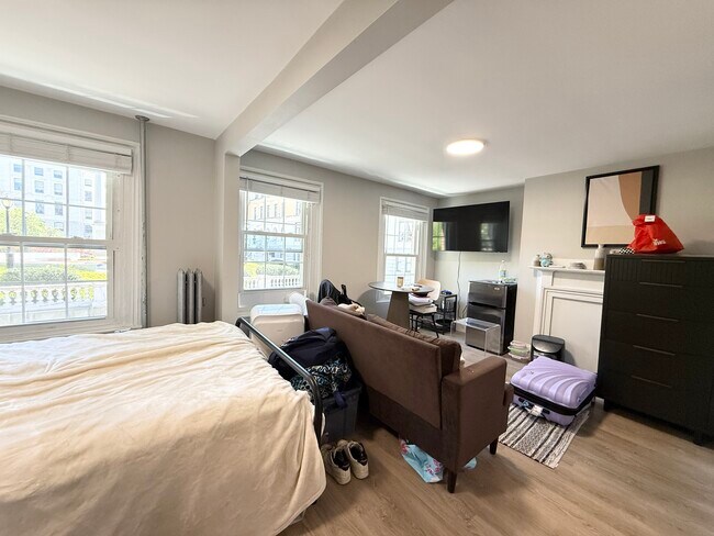 14 Derne St, Unit 302 in Boston, MA - Foto de edificio - Building Photo