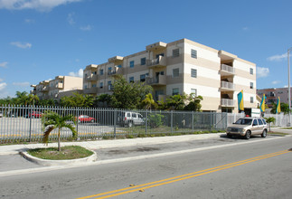 Montego Bay Condominiums in Hialeah, FL - Building Photo - Building Photo