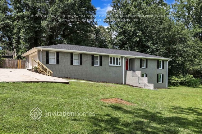 221 Cherrywood Dr in Woodstock, GA - Foto de edificio - Building Photo