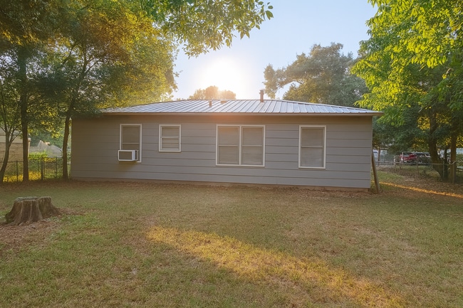 5736 Deborah Dr in Macon, GA - Foto de edificio - Building Photo