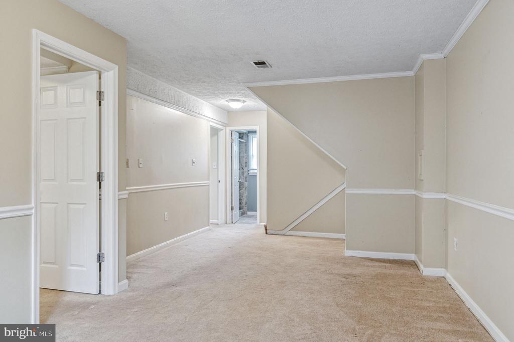 12735 Lighthouse Ln in Woodbridge, VA - Foto de edificio