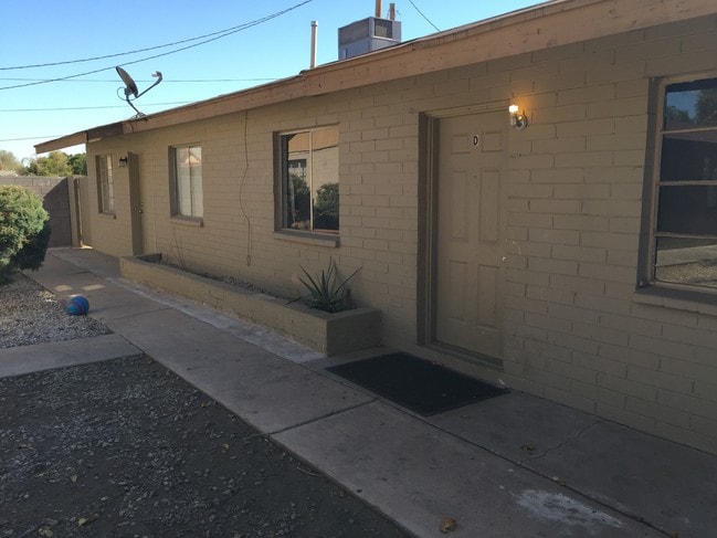 6239 W Sierra Vista Dr in Glendale, AZ - Foto de edificio - Building Photo