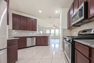 10914 Chestnut Path Way in Tomball, TX - Building Photo - Building Photo