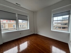 196 Crown St, Unit 407 in Meriden, CT - Building Photo - Building Photo