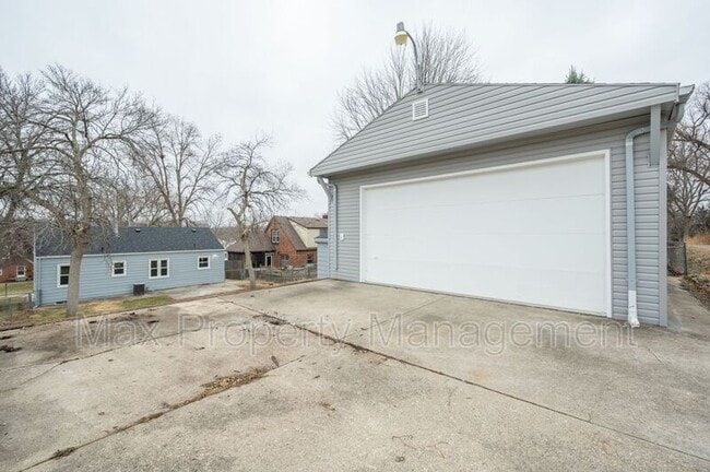 732 4th St in West Des Moines, IA - Foto de edificio - Building Photo