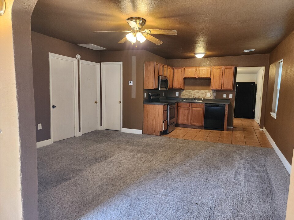 8607 NE 5th St in Midwest City, OK - Building Photo