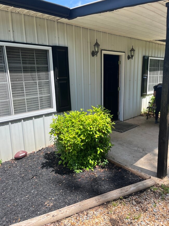 3250 E Baggett Rd, Unit Barn apartment in Winston, GA - Foto de edificio - Building Photo