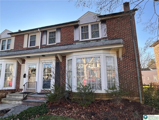 property at 724 N Muhlenberg St