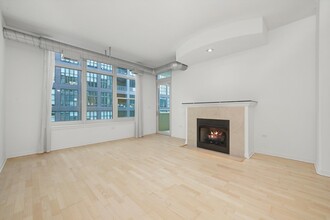 909 W Washington Blvd in Chicago, IL - Building Photo - Building Photo