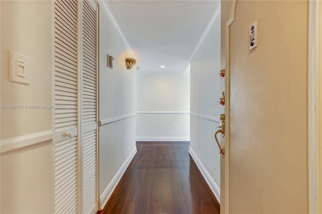 550 Ocean Dr in Key Biscayne, FL - Building Photo - Building Photo