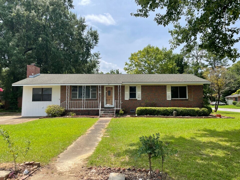 1111 W Hickory St in Sylacauga, AL - Building Photo