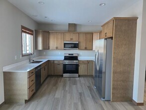 2217 Overlook Ridge Ct in Watertown, SD - Building Photo - Building Photo