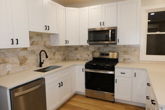 116 Van Riper Ave, Unit Apt 3 in Clifton, NJ - Building Photo - Building Photo