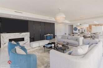 17975 Collins Ave, Unit 502 in Sunny Isles Beach, FL - Foto de edificio - Building Photo