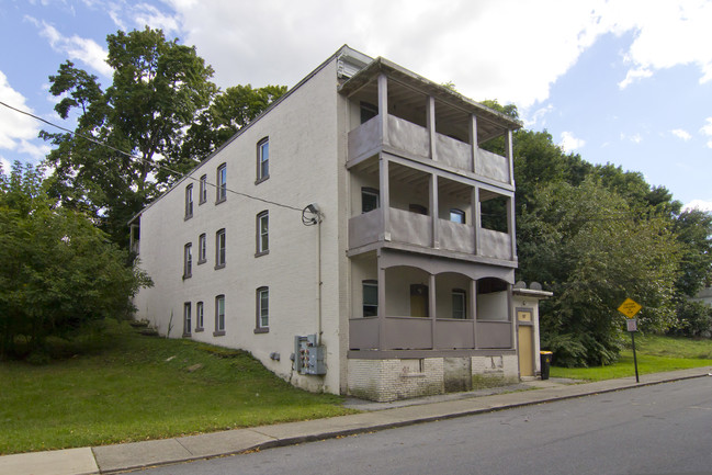 97 N Bridge St in Poughkeepsie, NY - Foto de edificio - Building Photo