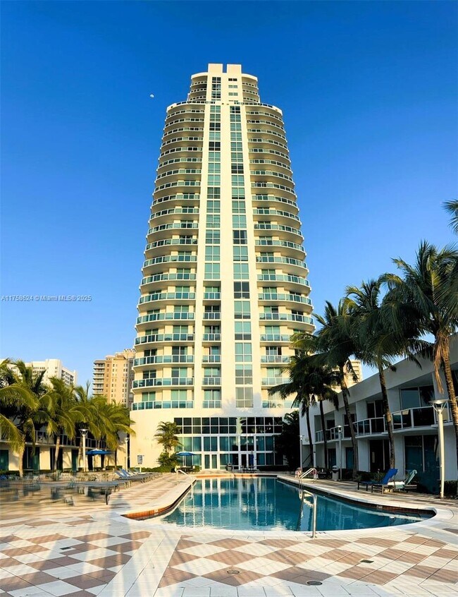 1945 S Ocean Dr, Unit 503 in Hallandale Beach, FL - Foto de edificio - Building Photo