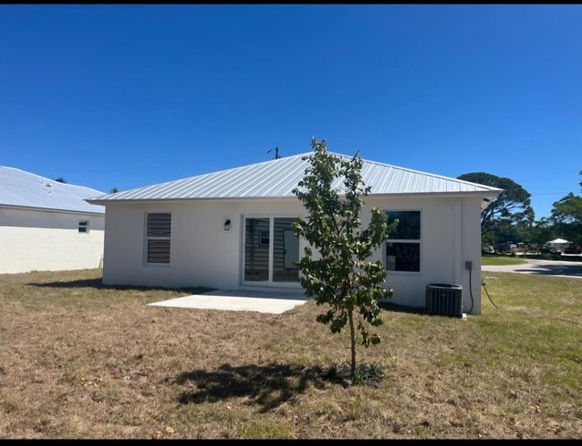 1240 NW Antoch Ave in Stuart, FL - Building Photo - Building Photo