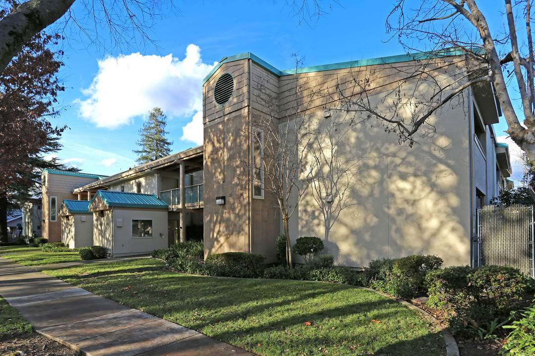 Sherman Oaks Plaza in Sacramento, CA - Foto de edificio