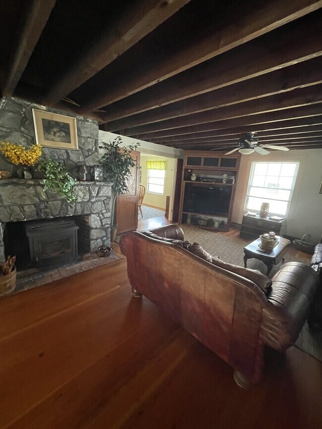 18 Quest Ave in Sebago, ME - Building Photo - Building Photo