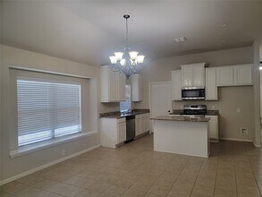 628 Nemitz St in Crowley, TX - Foto de edificio - Building Photo