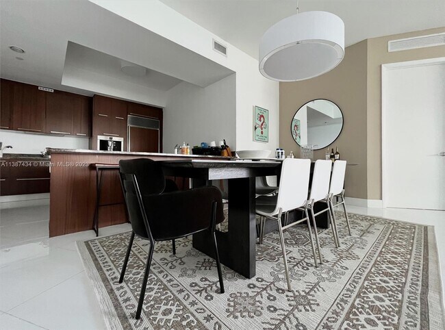 15811 Collins Ave, Unit 15811 Collins Ave # 507 in North Miami Beach, FL - Building Photo - Building Photo