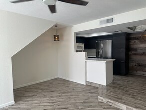 1820 E Morten Ave in Phoenix, AZ - Building Photo - Building Photo