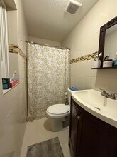 411 W 31st Pl-Unit -1 in Hialeah, FL - Building Photo - Building Photo