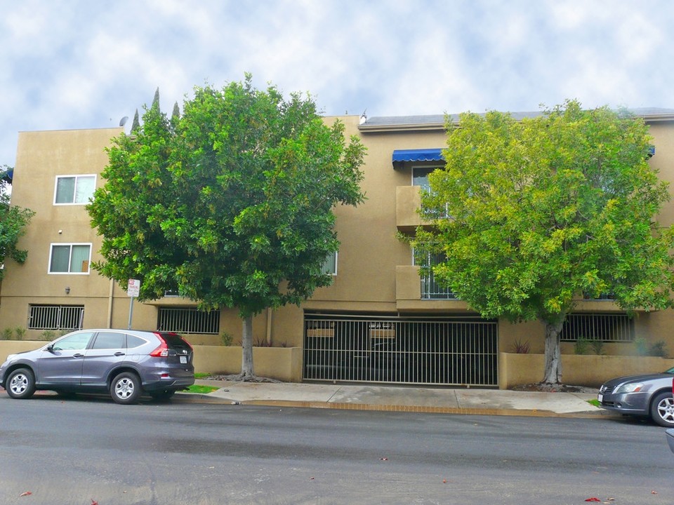 10903 Camarillo St in North Hollywood, CA - Foto de edificio