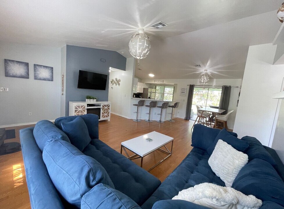 6701 Canton St in Ft. Myers, FL - Building Photo