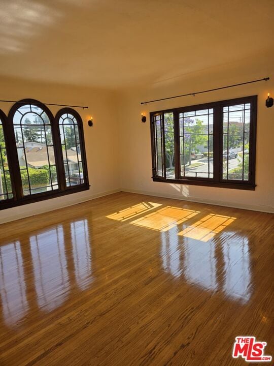 property at 1901 N Commonwealth Ave