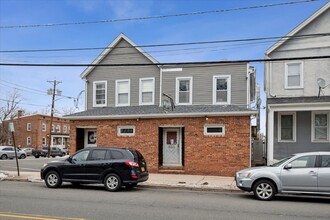 46 Thompson St in Raritan, NJ - Building Photo - Building Photo