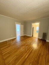 79 Garfield Ave in New London, CT - Foto de edificio - Building Photo