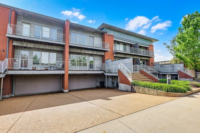 5310 Chouteaus Bluff Dr in St. Louis, MO - Building Photo - Building Photo