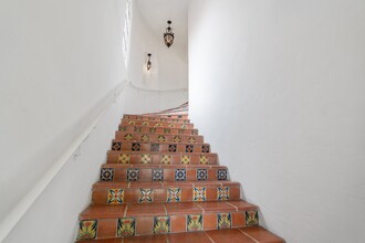 6131 W 6th St in Los Angeles, CA - Foto de edificio - Building Photo
