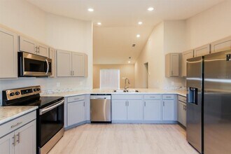 992 First Dr in Eagle Lake, FL - Building Photo - Building Photo
