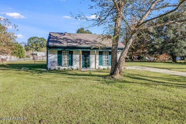 1120 Mardi Gras Rd in Carencro, LA - Building Photo - Building Photo