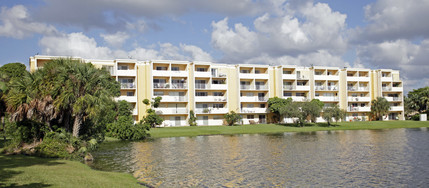 The Beach Club at Fontainebleau Park in Miami, FL - Building Photo - Building Photo