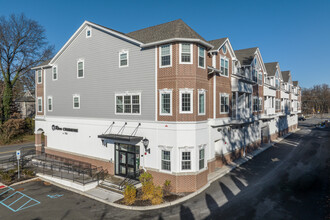 River Commons in Teaneck, NJ - Building Photo - Building Photo