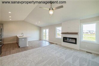 635 SE Mesa Dr in Waukee, IA - Building Photo - Building Photo