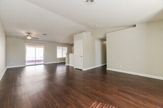 4030 W Red Coach Ave, Unit 3 in North Las Vegas, NV - Building Photo - Building Photo