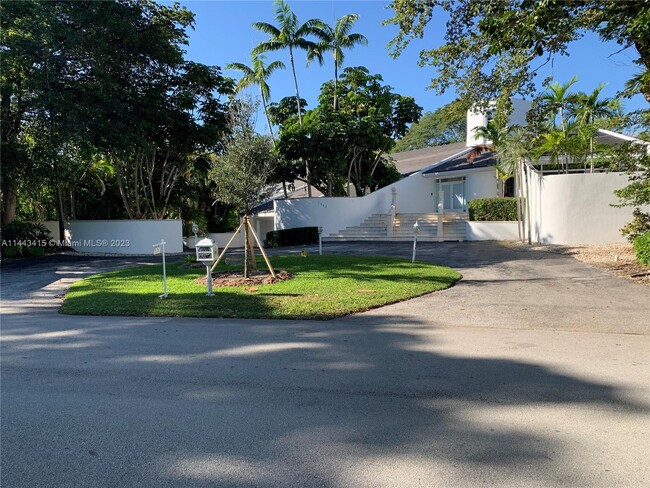 7540 Los Pinos Blvd in Coral Gables, FL - Building Photo - Building Photo